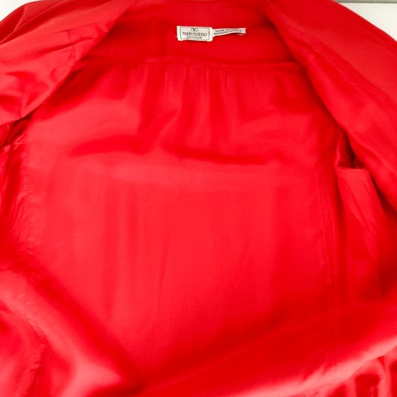 1970's Valentino Oversized Women's Red Blazer with Sewn in Shoulder Pads - Picture 10 of 13